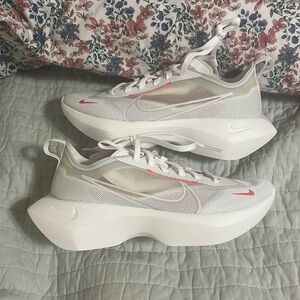 Womens Nike Vista Lite white size 6